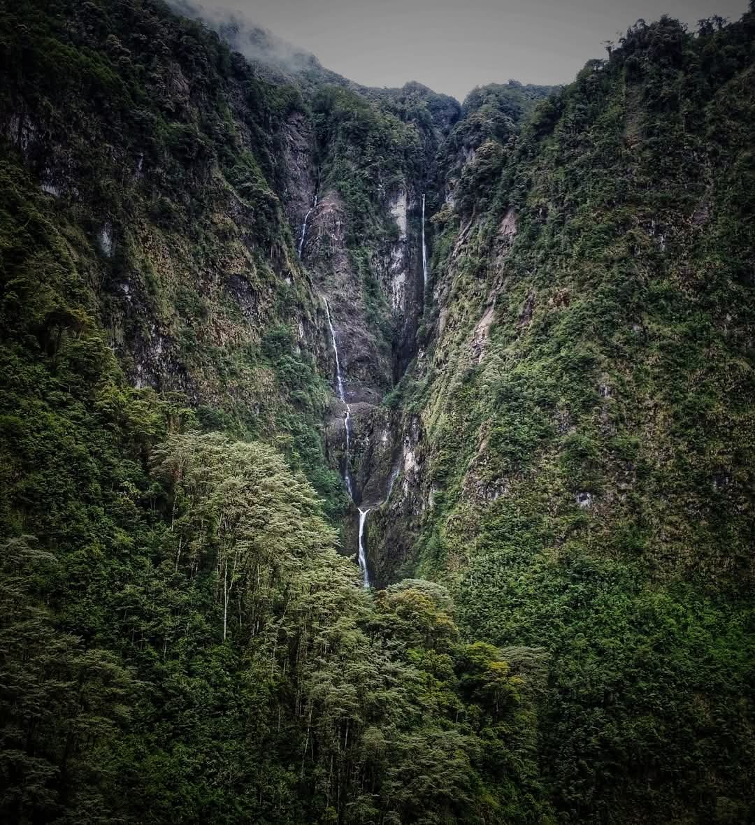 Foto de Travesía al Ojo del fantasma ubicada en la cara sur del volcán Tungurahua.