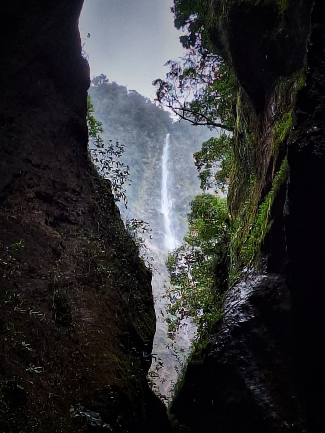 Foto de Travesía al Ojo del fantasma ubicada en la cara sur del volcán Tungurahua.
